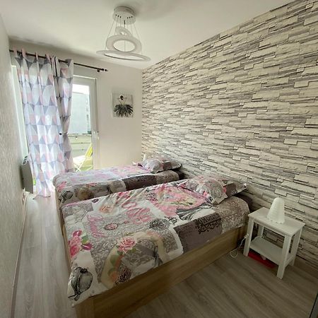 Апартаменты Victoria-T2-41M2-Balcon, Wifi, Linge, Produits, Menage Inclus Реймс Экстерьер фото