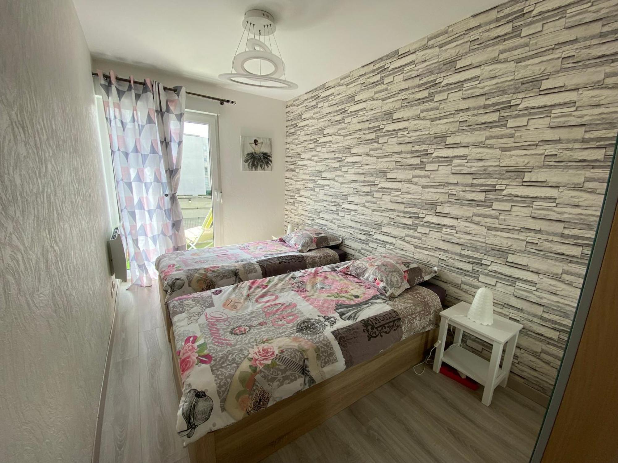 Апартаменты Victoria-T2-41M2-Balcon, Wifi, Linge, Produits, Menage Inclus Реймс Экстерьер фото
